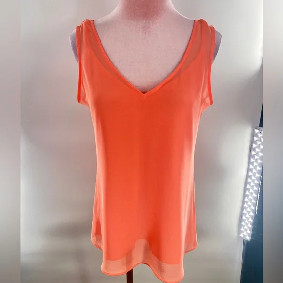 EUC White House Black Market Chiffon Tank Top - Picture 2 of 10